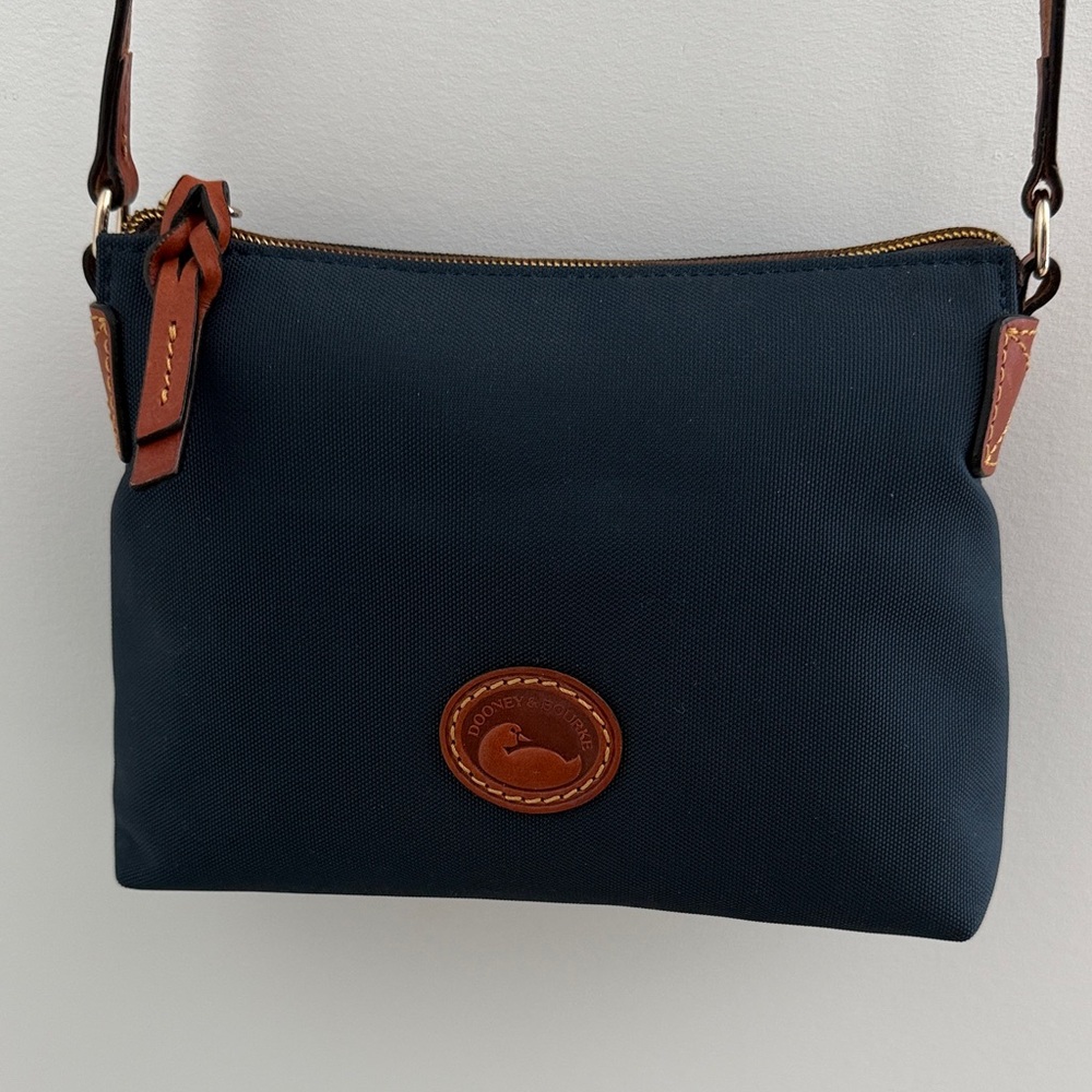 Dooney & Bourke Navy and Tan Crossbody Bag - NWT - clean, crisp - Picture 2 of 6
